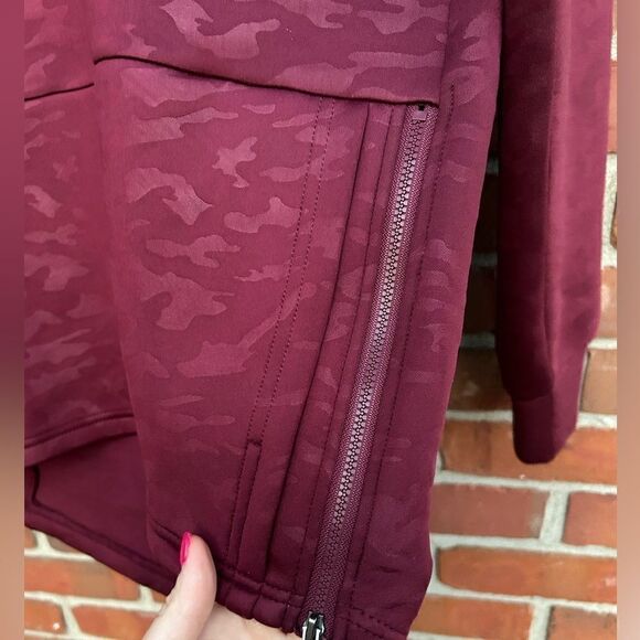 Fabletics Cherry Camouflage Oversized Athletic Tunnel Neck Hoodie - Picture 3 of 5